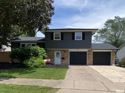 1727 Valley Vista Dr, Bettendorf, IA 52722