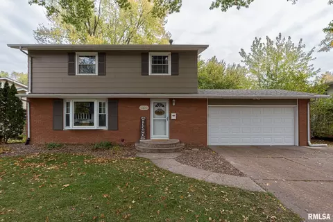 1615 20th St, Bettendorf, IA 52722