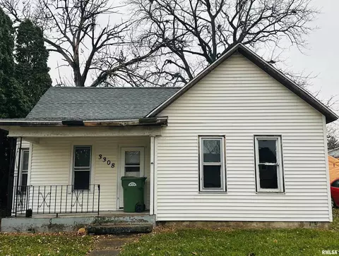 3308 Pershing Blvd, Clinton, IA 52732