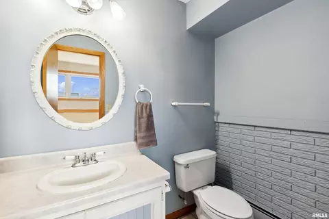 925 E Lincoln Rd, Eldridge, IA 52748 photo 20