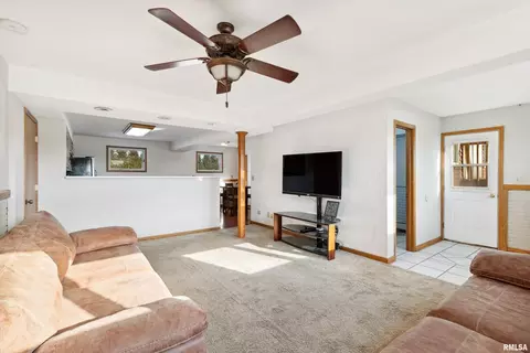 925 E Lincoln Rd, Eldridge, IA 52748 photo 18