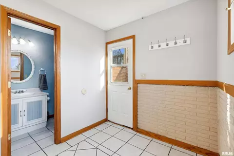 925 E Lincoln Rd, Eldridge, IA 52748 photo 19