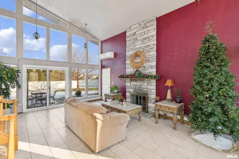 925 E Lincoln Rd, Eldridge, IA 52748 photo 13