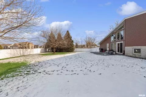 925 E Lincoln Rd, Eldridge, IA 52748 photo 10