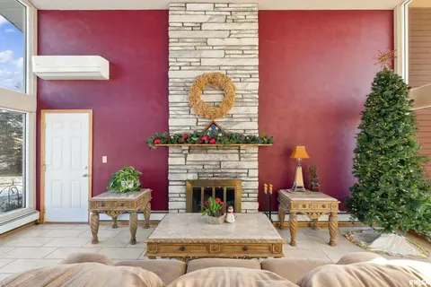 925 E Lincoln Rd, Eldridge, IA 52748 photo 14