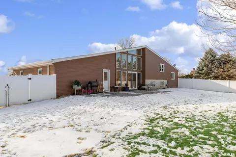 925 E Lincoln Rd, Eldridge, IA 52748 photo 9