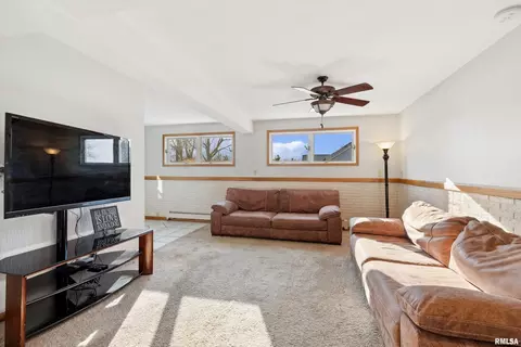 925 E Lincoln Rd, Eldridge, IA 52748 photo 17