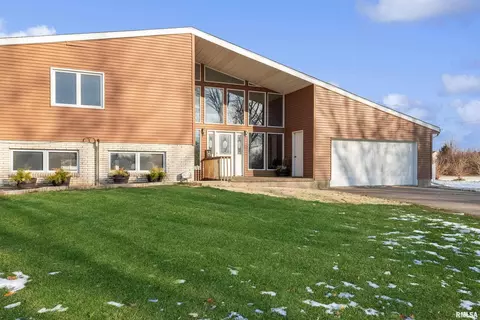 925 E Lincoln Rd, Eldridge, IA 52748 photo 4