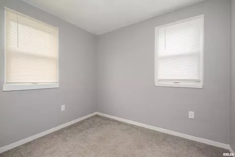 963 40th St, Moline, IL 61265 photo 17