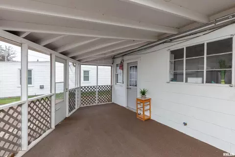 963 40th St, Moline, IL 61265 photo 21