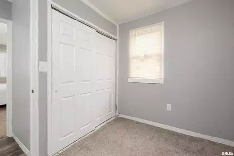 963 40th St, Moline, IL 61265 photo 18