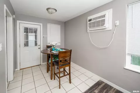963 40th St, Moline, IL 61265 photo 12