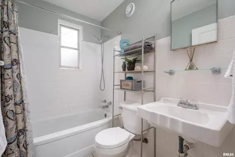 963 40th St, Moline, IL 61265 photo 19
