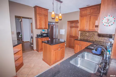 981 247th St, Viola, IL 61486 photo 7