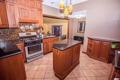 981 247th St, Viola, IL 61486 photo 5
