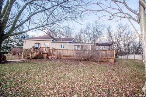 981 247th St, Viola, IL 61486