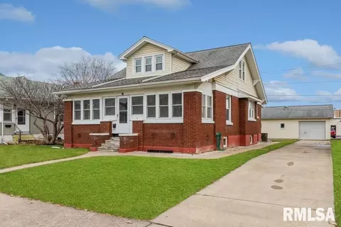 1307 Pershing Blvd, Clinton, IA 52732