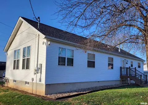 145 S Jackson St, Kinderhook, IL 62345