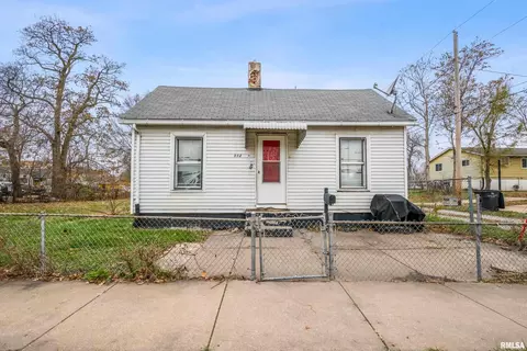 912 8th St, Rock Island, IL 61201