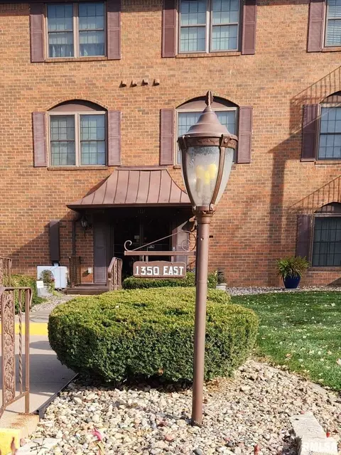 1350 Kimberly Ridge Rd #308, Bettendorf, IA 52722