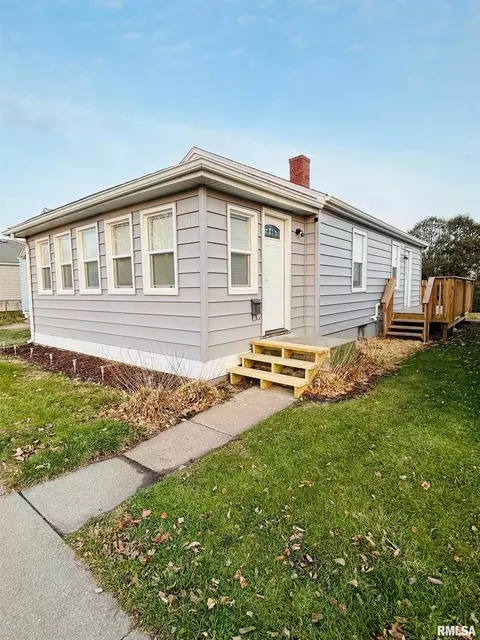 2313 Mckinley St, Clinton, IA 52732