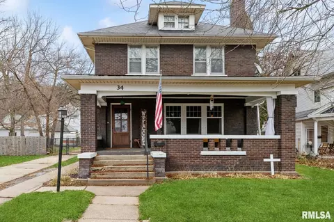 34 N 4th St, Savanna, IL 61074