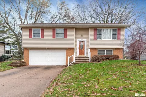 1321 W 42nd St, Davenport, IA 52806