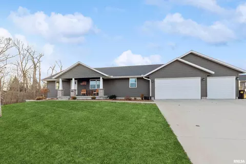 220 6th St, Fulton, IL 61252