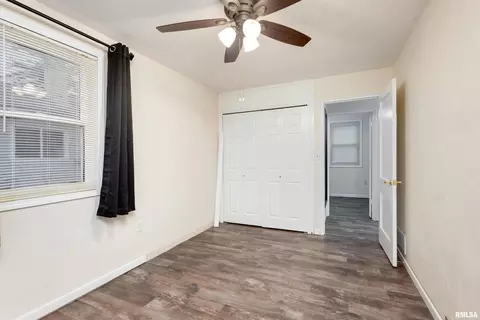 1121 39th St, Moline, IL 61265 photo 10