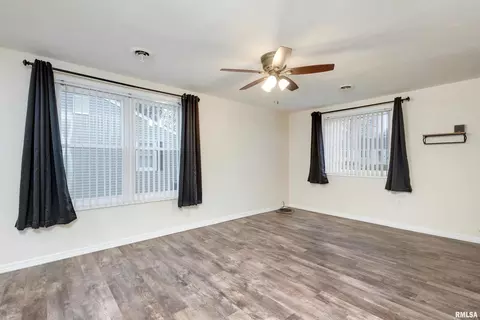 1121 39th St, Moline, IL 61265 photo 19