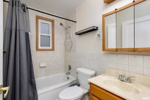 1121 39th St, Moline, IL 61265 photo 3