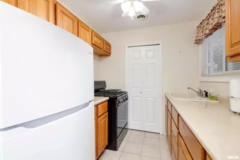 1121 39th St, Moline, IL 61265 photo 15