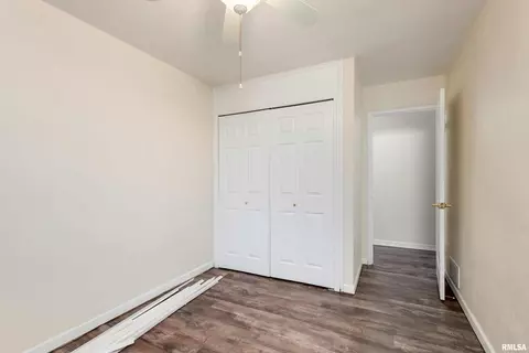 1121 39th St, Moline, IL 61265 photo 6