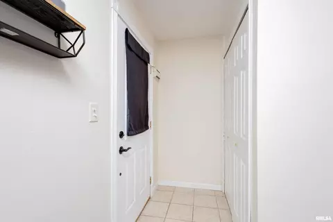 1121 39th St, Moline, IL 61265 photo 11