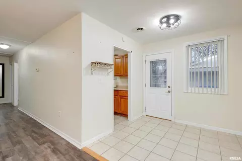 1121 39th St, Moline, IL 61265 photo 13