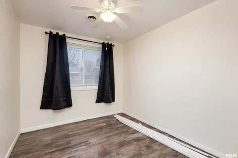 1121 39th St, Moline, IL 61265 photo 5