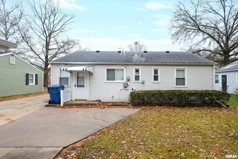 1121 39th St, Moline, IL 61265 photo 2