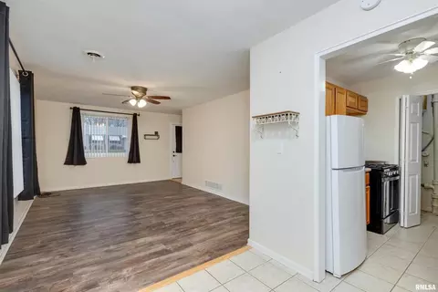 1121 39th St, Moline, IL 61265 photo 16