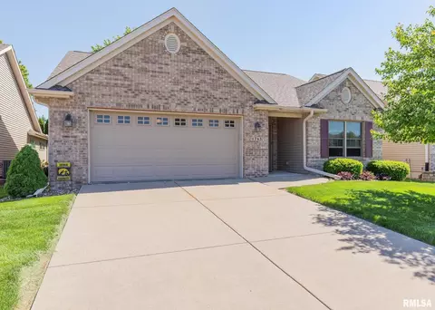 1743 Stone Gate Cir, Davenport, IA 52807