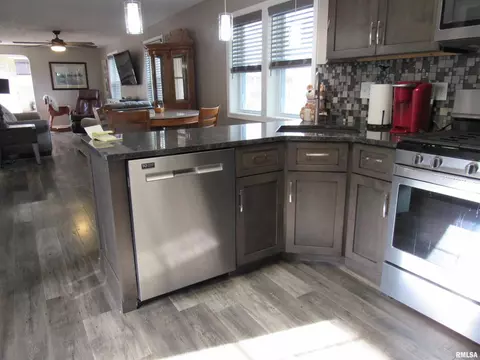 1601 14th St, Silvis, IL 61282 photo 9