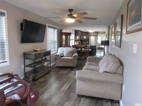 1601 14th St, Silvis, IL 61282 photo 4