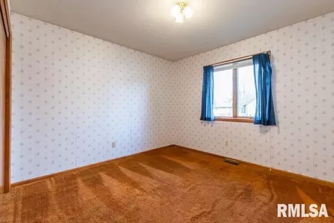 204 W Dammann Dr, Eldridge, IA 52748 photo 12