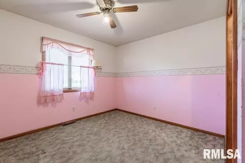204 W Dammann Dr, Eldridge, IA 52748 photo 13