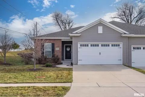 5669 E Creekside Ln, Bettendorf, IA 52722