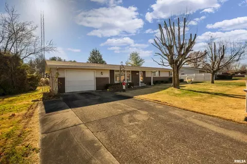 908 Fairlane Dr, Marion, IL 62959