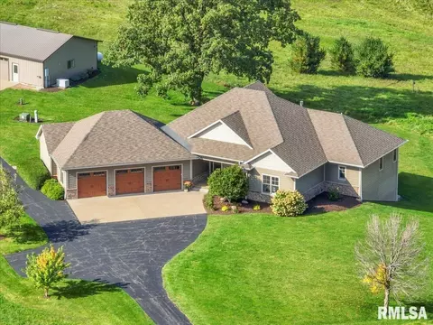 5526 S Il Route 84, Hanover, IL 61041