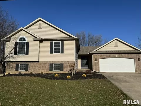 1105 29th Ave, Silvis, IL 61282
