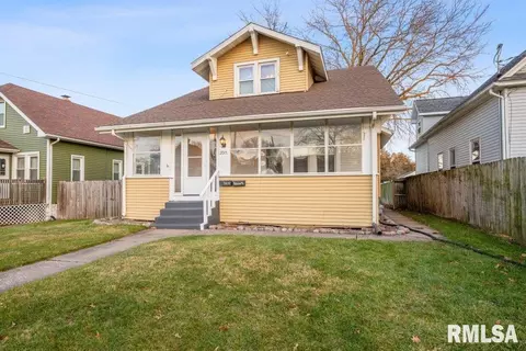 2015 N Fillmore St, Davenport, IA 52804