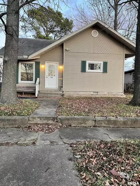 1012 S 14th St, Herrin, IL 62948