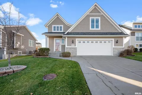 1235 W 62nd St, Davenport, IA 52806